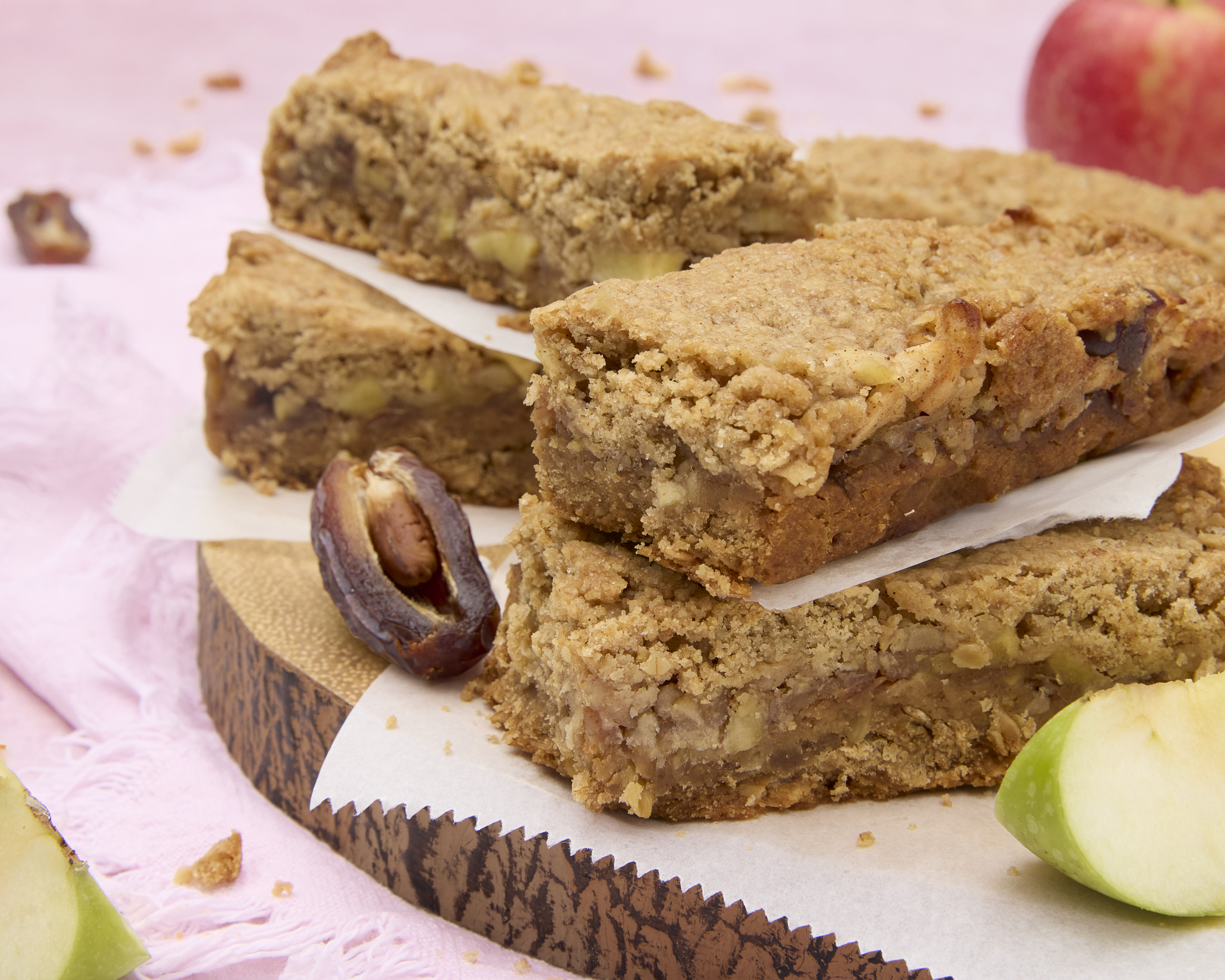 Apple and date crumble bars 1a